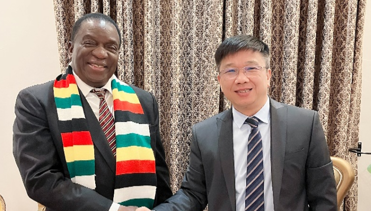 津巴布韦总统亲切会见xpj官网集团董事长王平卫